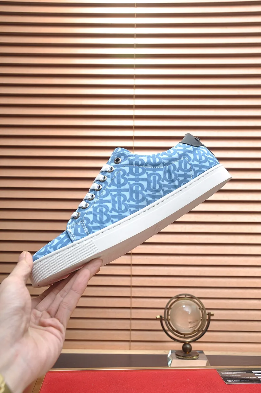 Men's shoes💰480💶[Burberry] (cowhide lining) classic low-top sneakers｜Imported cowhide with classic plaid fabric｜Cow leather lining｜Original outsole｜Fine workmanship and comfortable to wear Size: 38-44 (customized at 45)